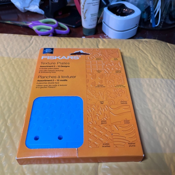 Provocraft Cuttlebug Bundle - Picture 7 of 10